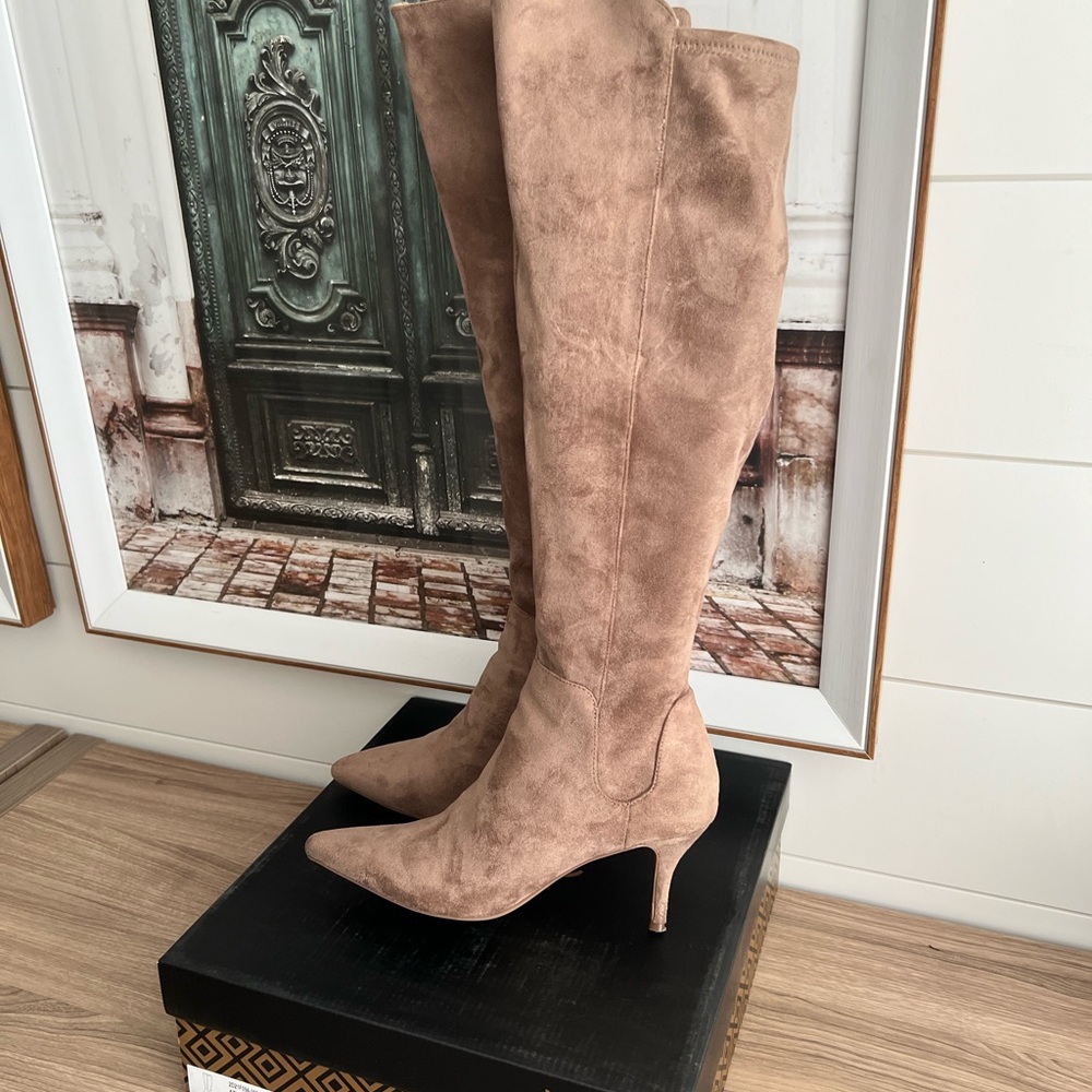 Charles by Charles David Atypical Boots 7M